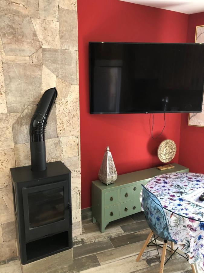 Apartamentos Deluxe Con Jacuzzi O Chimenea Love For Two Collado Mediano Екстериор снимка