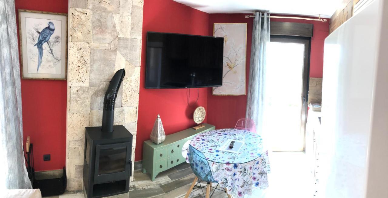 Apartamentos Deluxe Con Jacuzzi O Chimenea Love For Two Collado Mediano Екстериор снимка