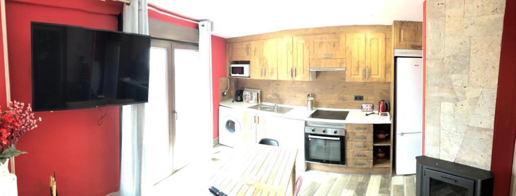 Apartamentos Deluxe Con Jacuzzi O Chimenea Love For Two Collado Mediano Екстериор снимка