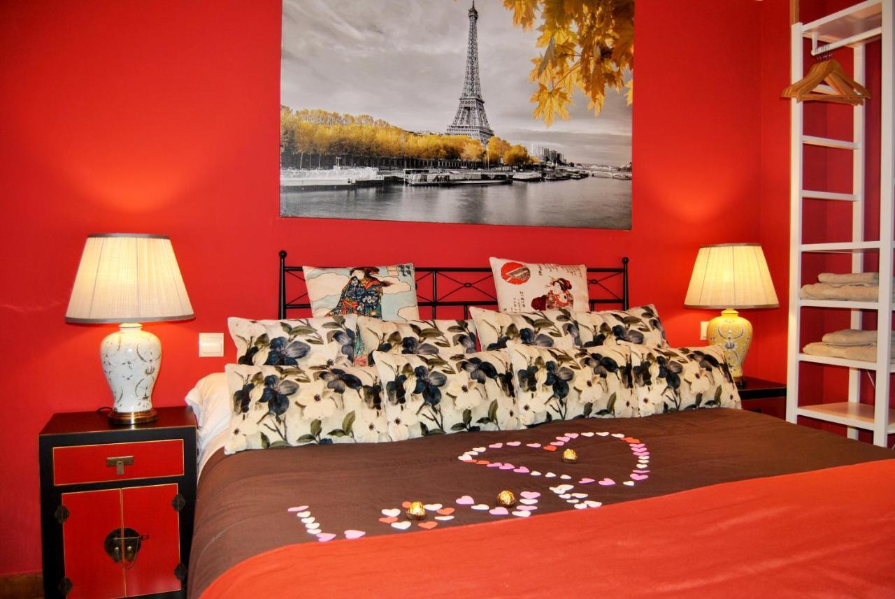 Apartamentos Deluxe Con Jacuzzi O Chimenea Love For Two Collado Mediano Екстериор снимка