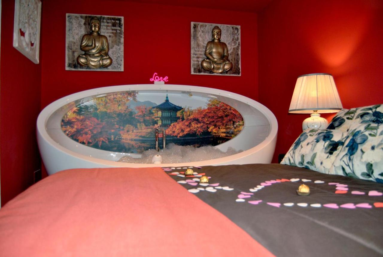 Apartamentos Deluxe Con Jacuzzi O Chimenea Love For Two Collado Mediano Екстериор снимка