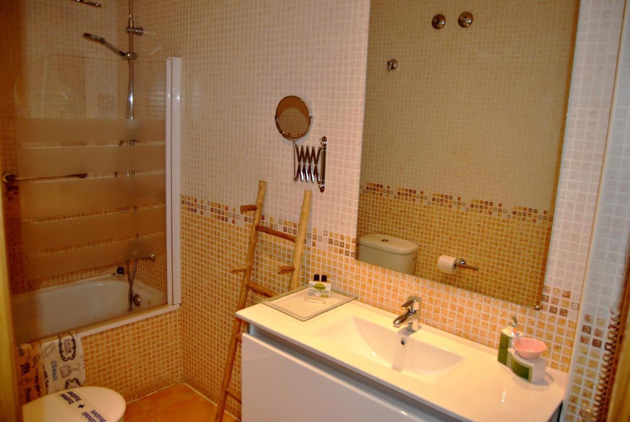 Apartamentos Deluxe Con Jacuzzi O Chimenea Love For Two Collado Mediano Екстериор снимка